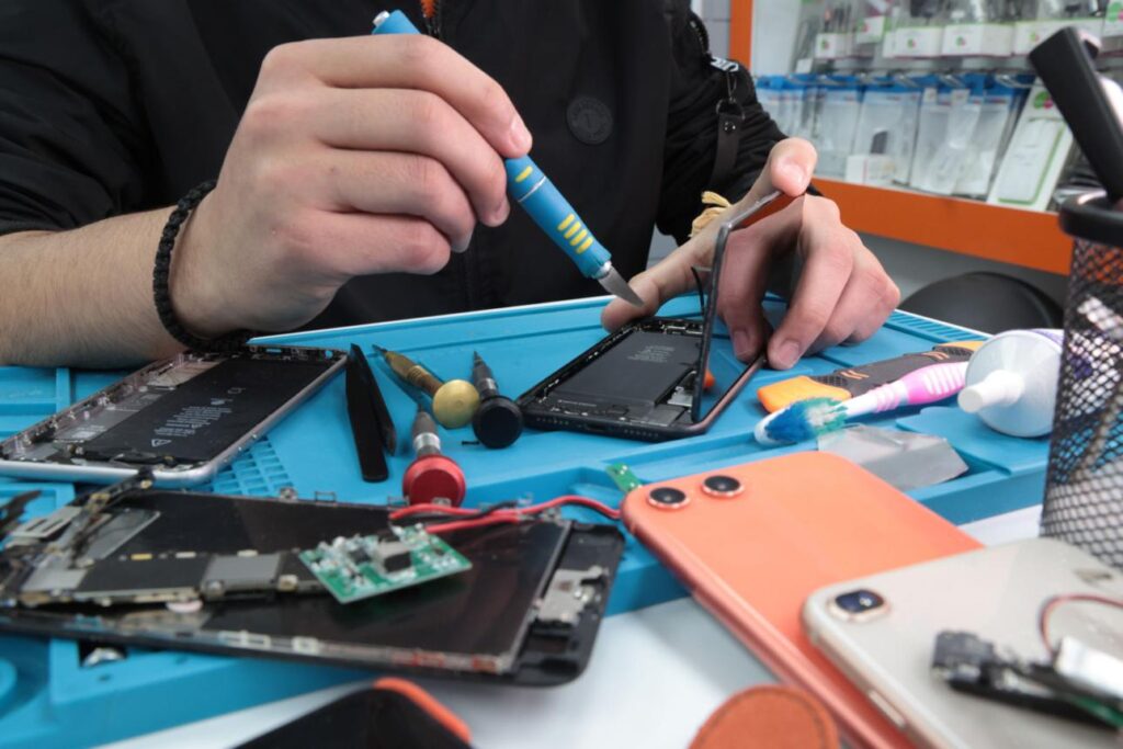 vattenskadad mobil Borås reparation vatten skada telefon